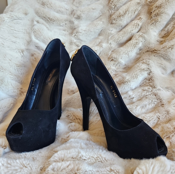 Black Suede Louis Vuitton Heel - Picture 2 of 4